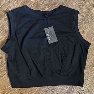 Black cropped tank